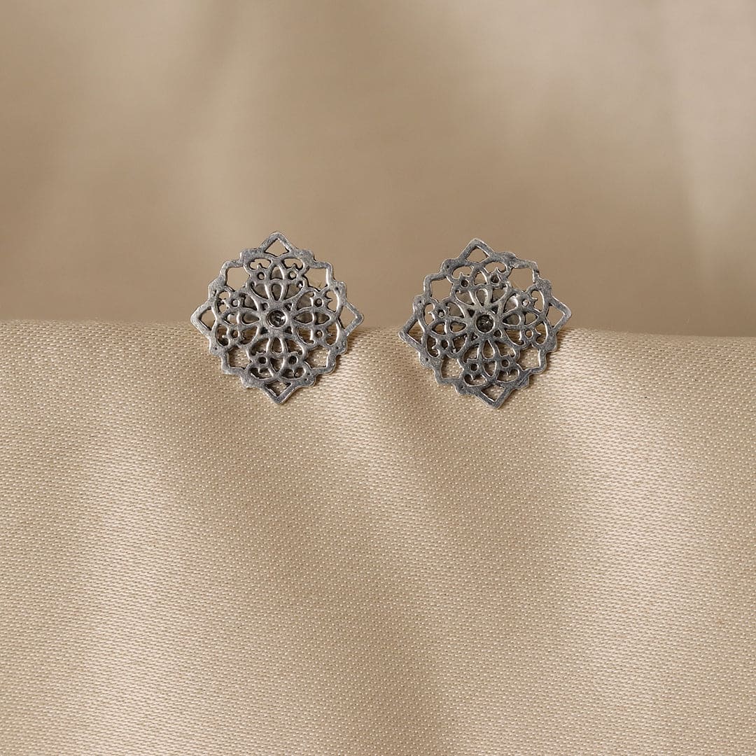 Cutwork Pattern Earrings-2